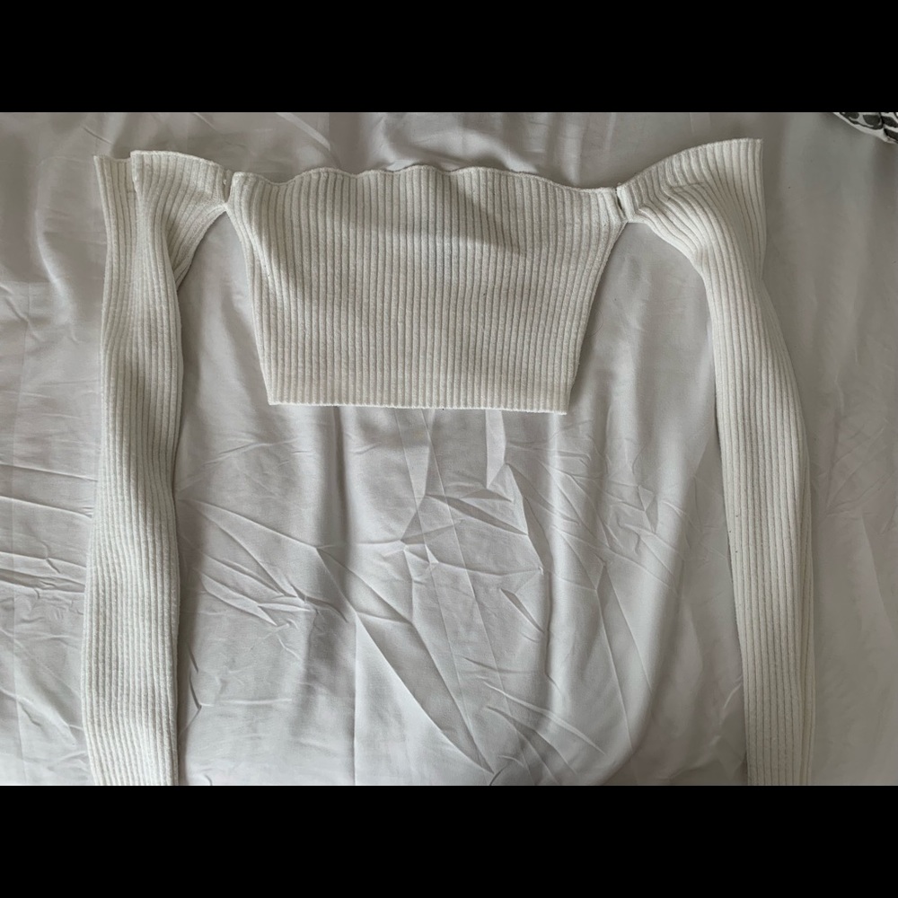 Off shoulder crop